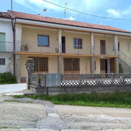 Grazioso Alloggio Sulle Langhe דירה